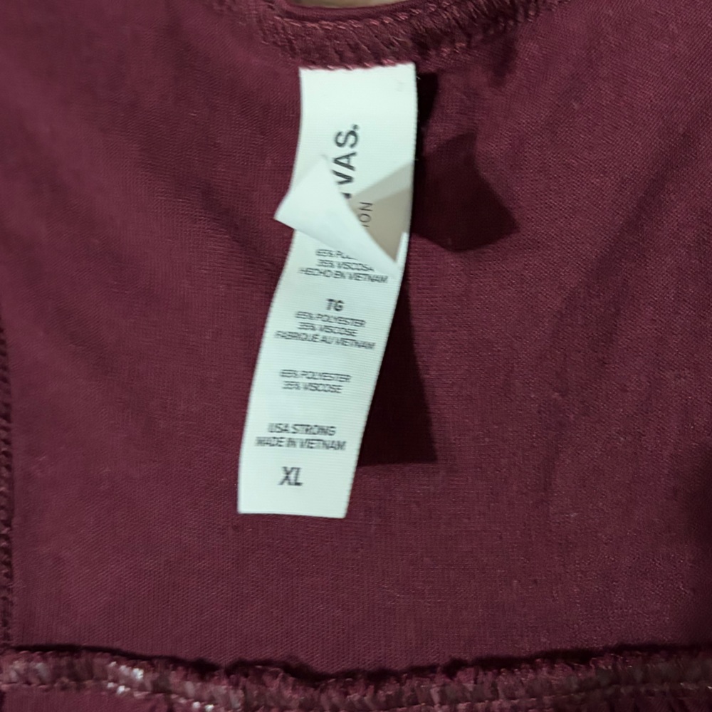 🤯 5/$20 CCMF 2023 Burgundy Tank Top with Gold Print - Picture 4 of 4